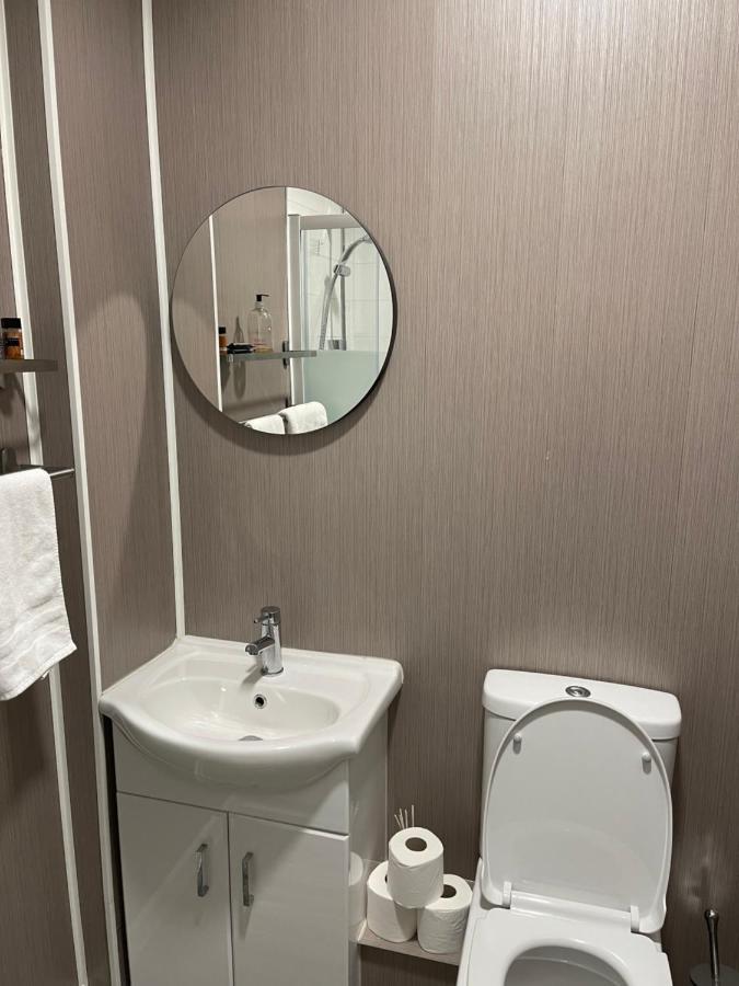 Bella Casa Two Apartment Ларгс Екстериор снимка