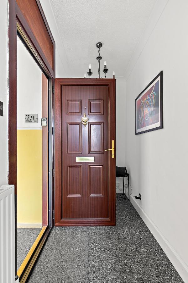 Bella Casa Two Apartment Ларгс Екстериор снимка