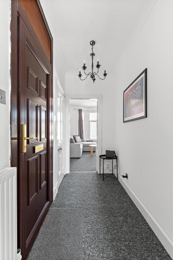Bella Casa Two Apartment Ларгс Екстериор снимка