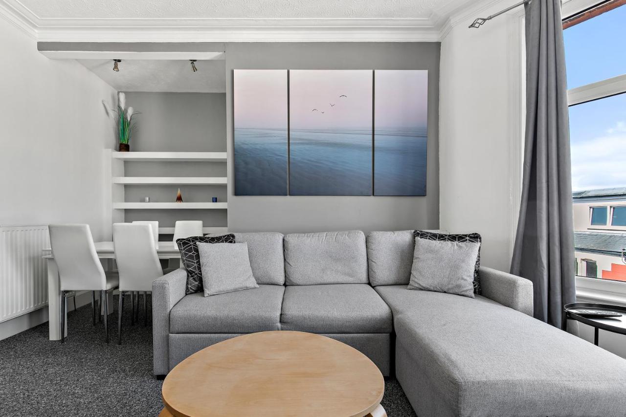 Bella Casa Two Apartment Ларгс Екстериор снимка